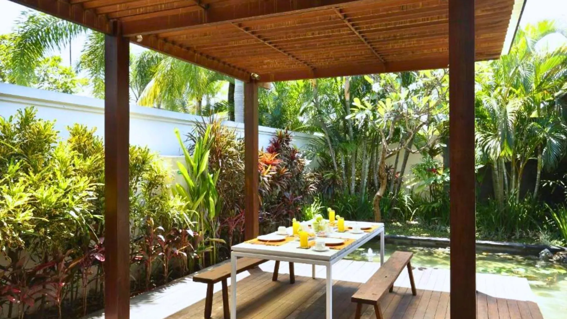 Cozy 2 Bedroom Private Pool Villa Zn104 Seminyak